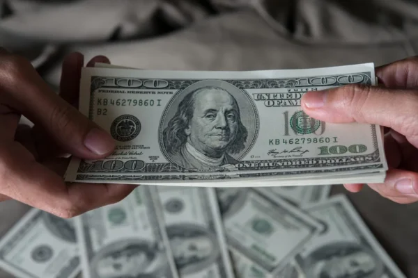 Why Does the Dollar Exchange Rate Fluctuate? Macro Factors Behind Currency Values